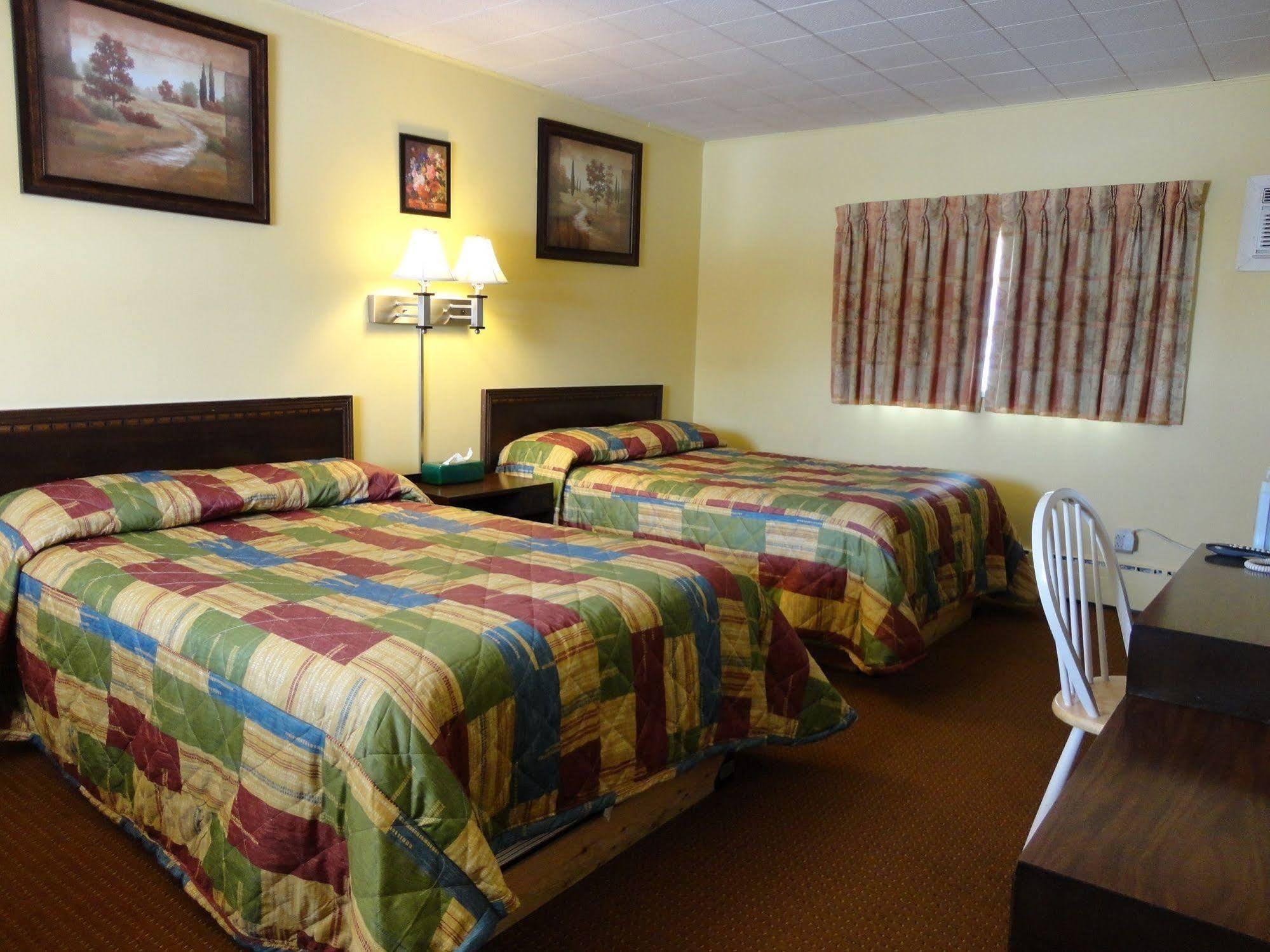 Hillside Inn Pembroke Luaran gambar