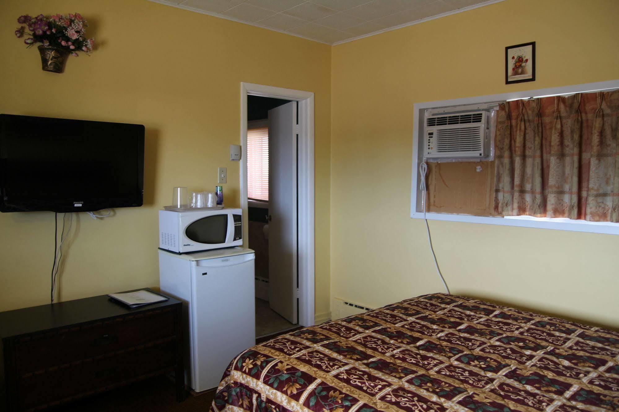 Hillside Inn Pembroke Luaran gambar