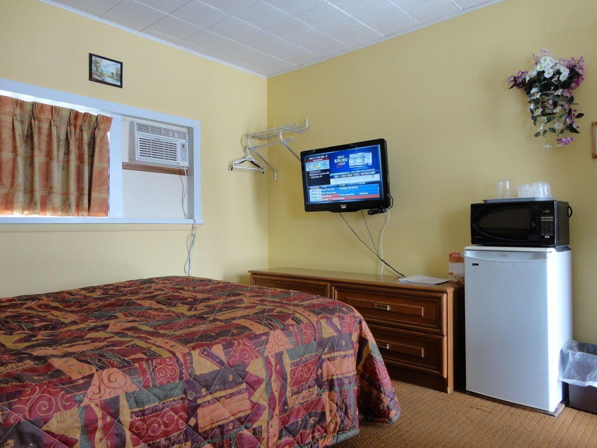 Hillside Inn Pembroke Luaran gambar