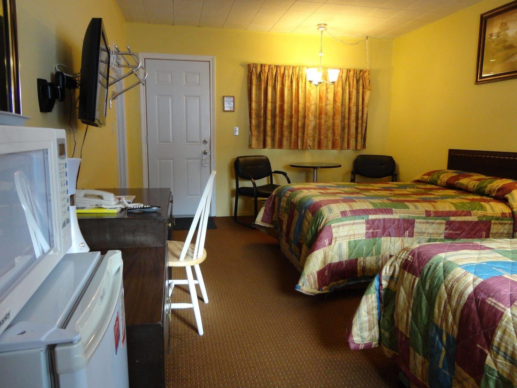 Hillside Inn Pembroke Luaran gambar