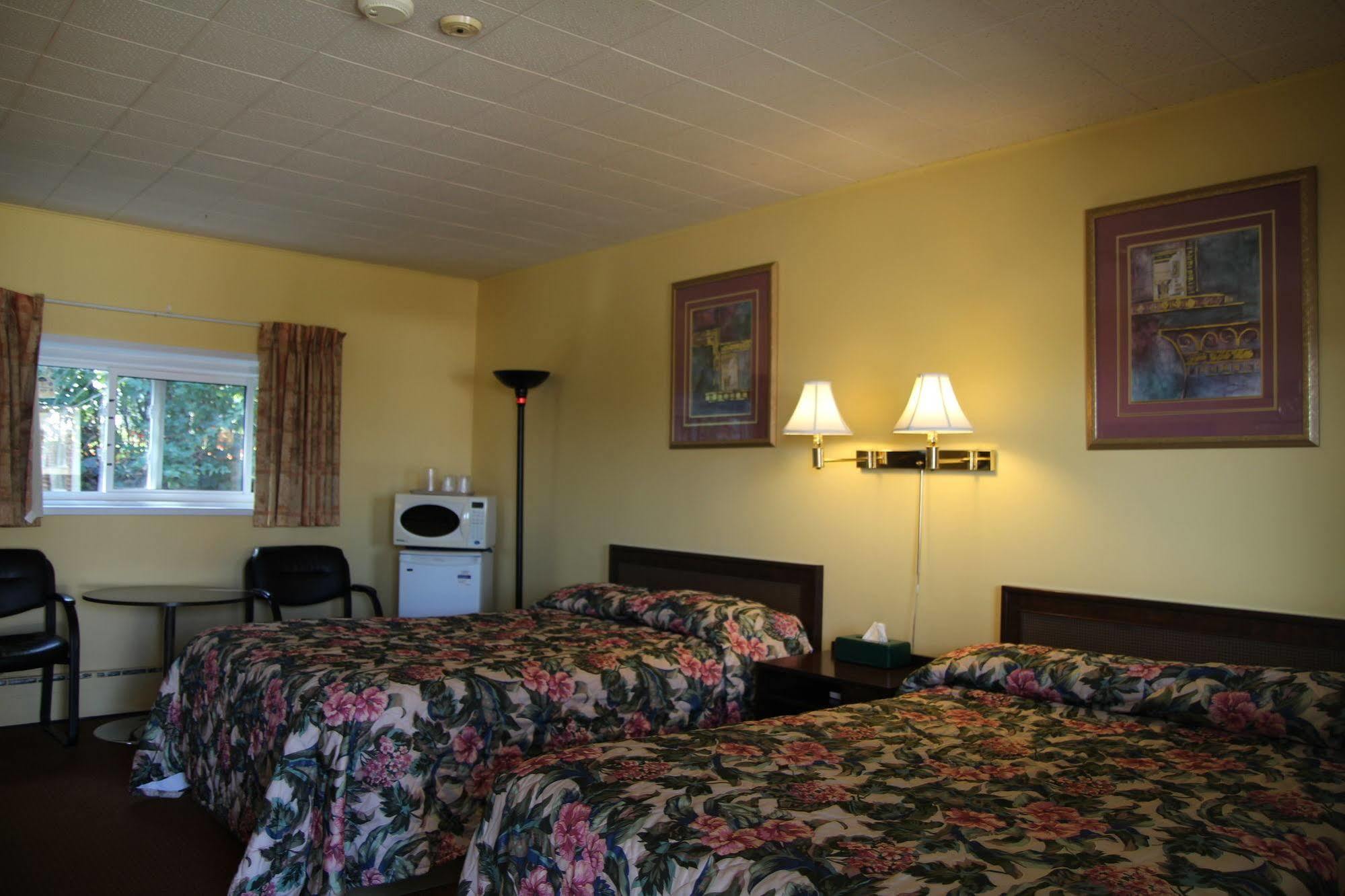 Hillside Inn Pembroke Luaran gambar