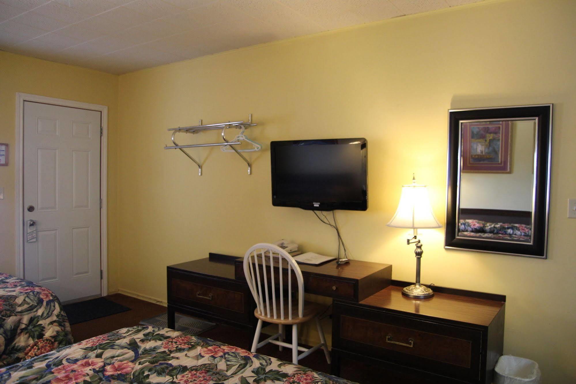Hillside Inn Pembroke Luaran gambar