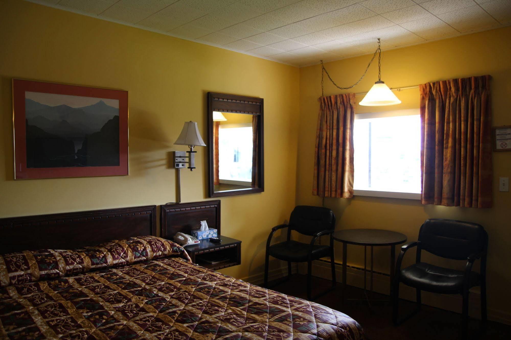 Hillside Inn Pembroke Luaran gambar