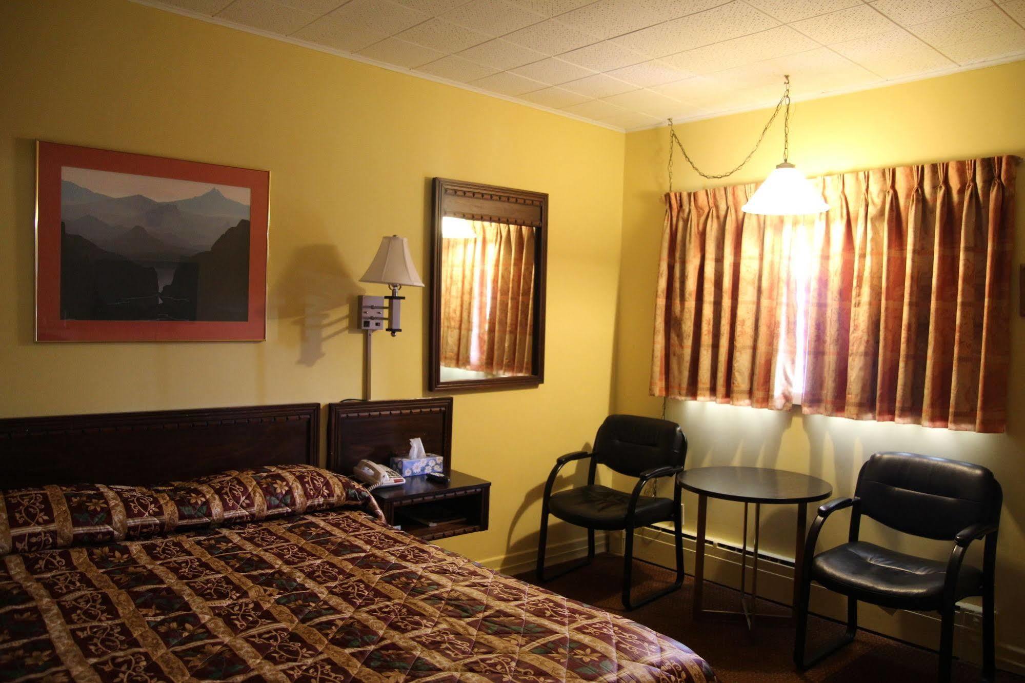 Hillside Inn Pembroke Luaran gambar